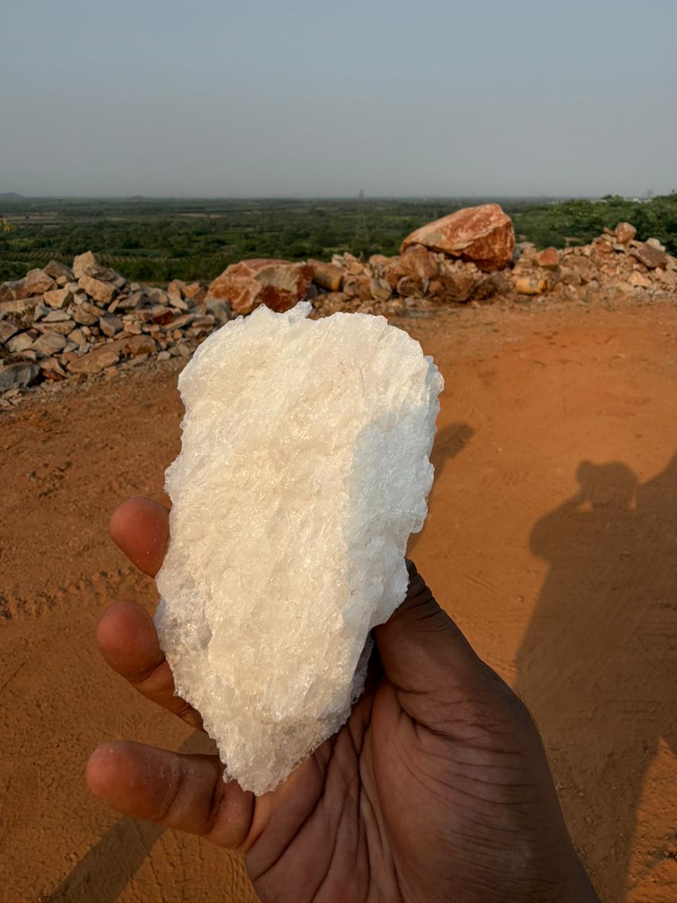 Sorted high-purity quartz lumps — ready for crushing and micronising into silica powder